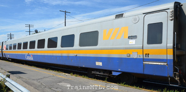 Passenger car VIA 3360 right side / Wagon de passager VIA 3360 coté droit